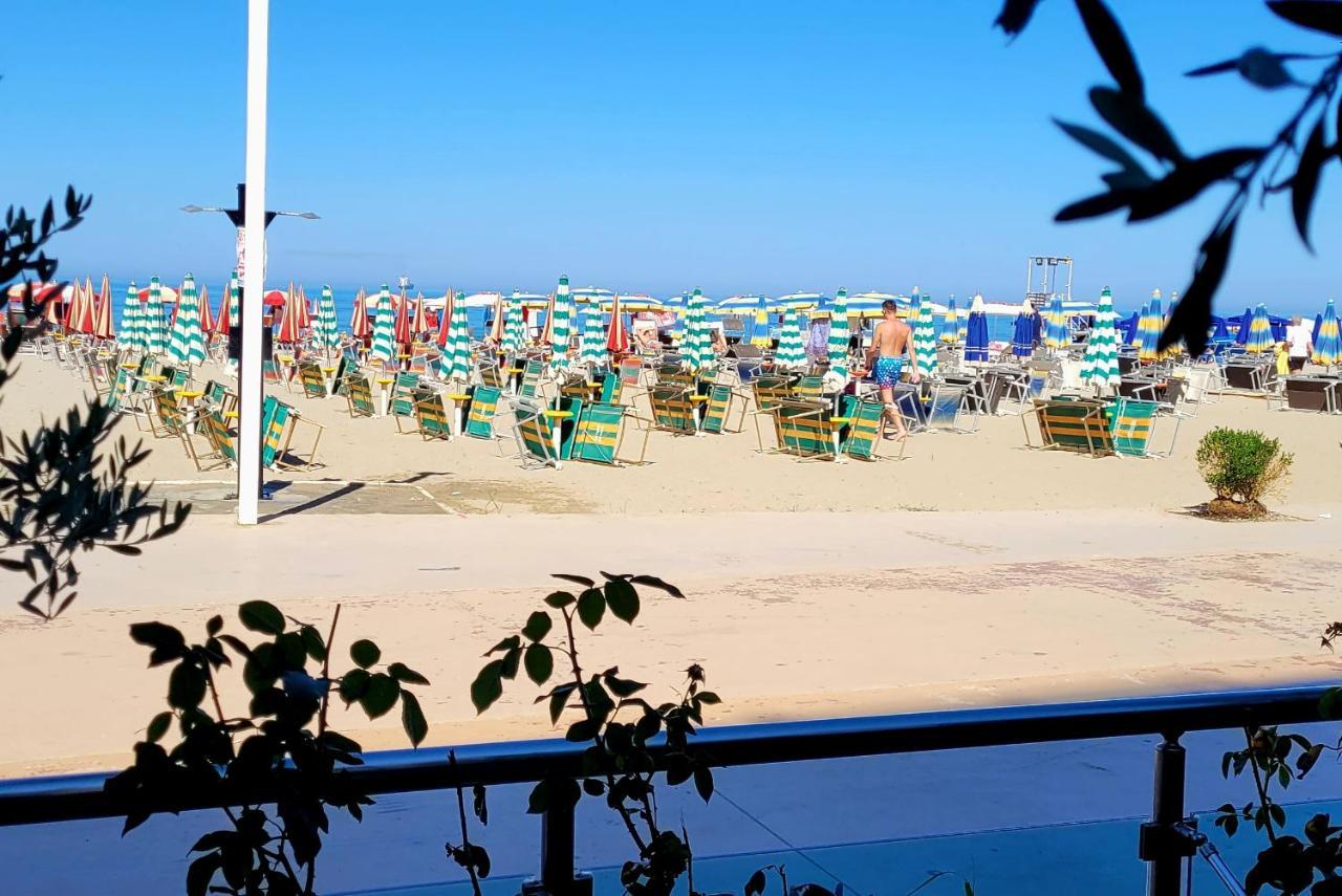 Beach View Apartment, Golem Durrës Esterno foto