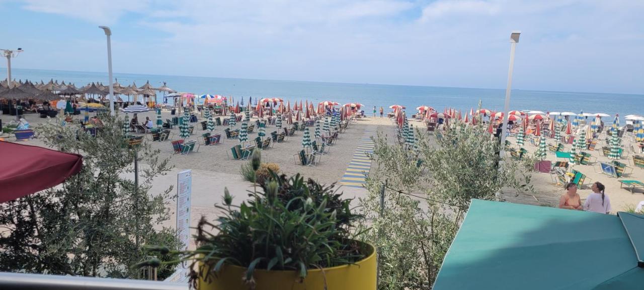 Beach View Apartment, Golem Durrës Esterno foto